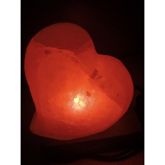 Mocking Hand Crafted Heart Shaped Salt Lamp - Picture 12 of 12